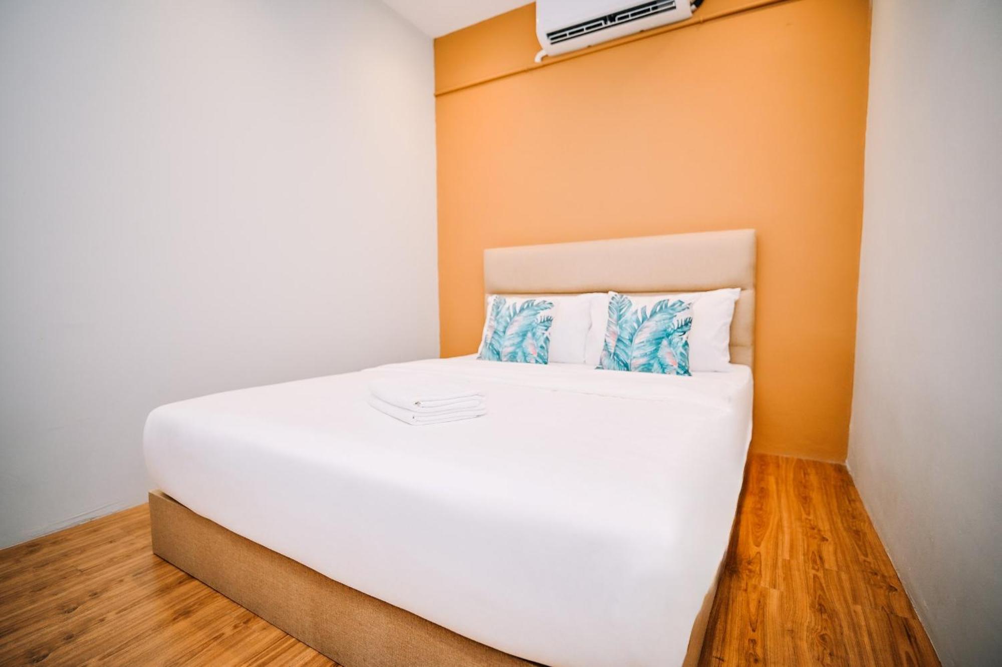 Swing & Pillows - Lebuh Victoria, Penang George Town Exterior photo